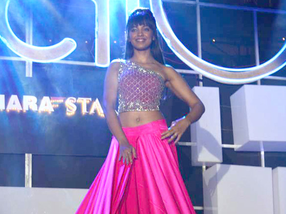 mallika sherawat and mugdha perform at sahara stars seduction 2011 8
