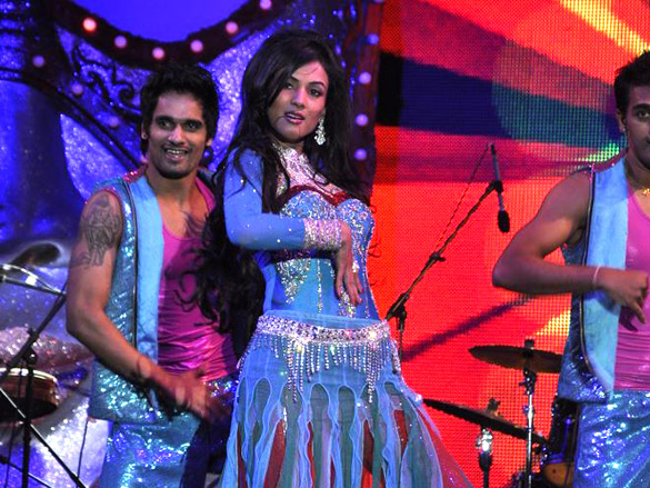 malaika arora and sonal chauhan sizzle at aamby valley glitterrati 2011 bash 9