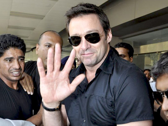hugh jackman lands in mumbai 4