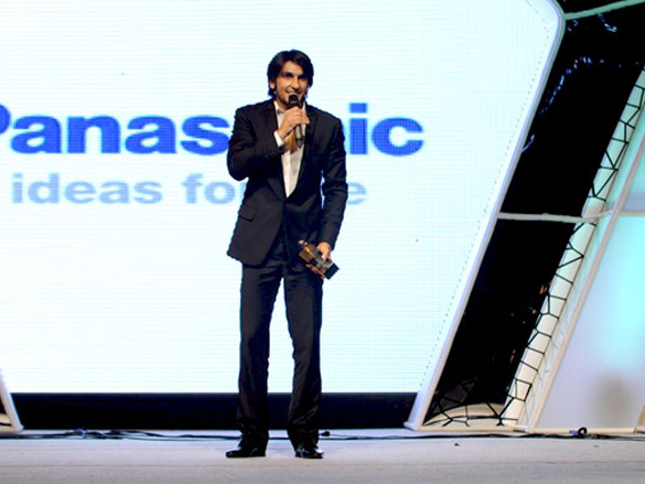 srk aishwarya and hugh jackman at ficci frames 2011 excellence awards 10