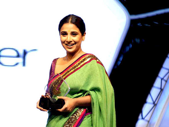 srk aishwarya and hugh jackman at ficci frames 2011 excellence awards 14