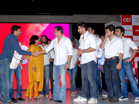 salman khan and others at the grand ccls launch 5