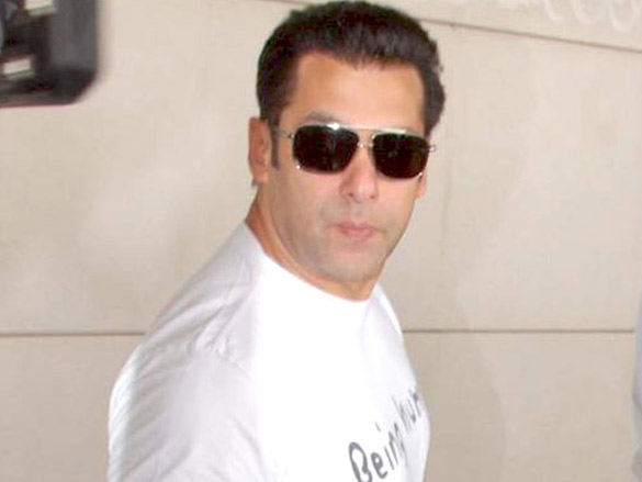 salman khan with family left for dubai to celebrate birthday and new year 2