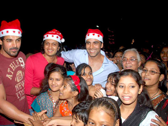 akshay john and riteish celebrate christmas with children of st catherines 2
