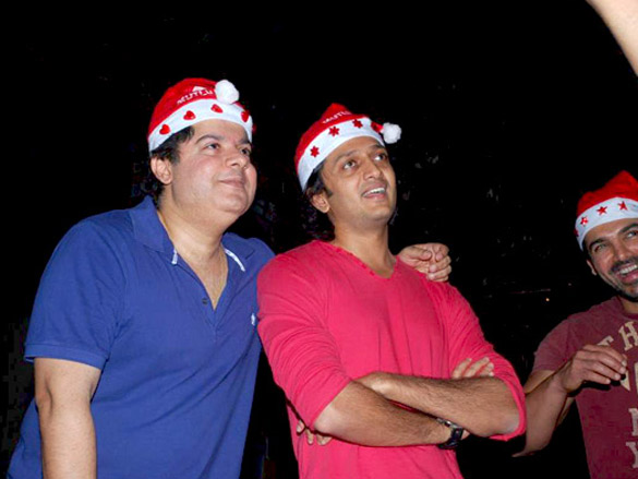akshay john and riteish celebrate christmas with children of st catherines 9