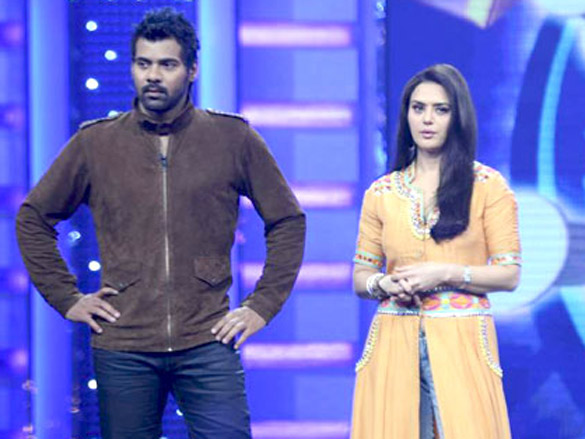preity and salman on the sets of guinness world records ab india todega 7