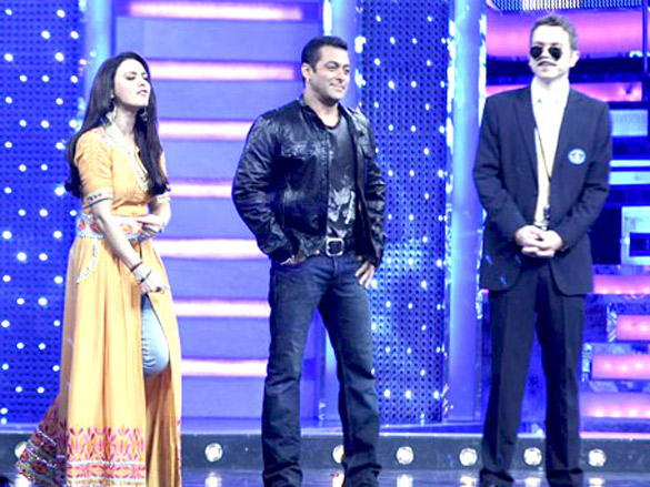 preity and salman on the sets of guinness world records ab india todega 11
