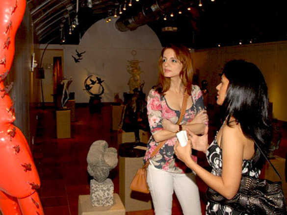 suzanne roshan inaugurates dr art design sculpture show 6