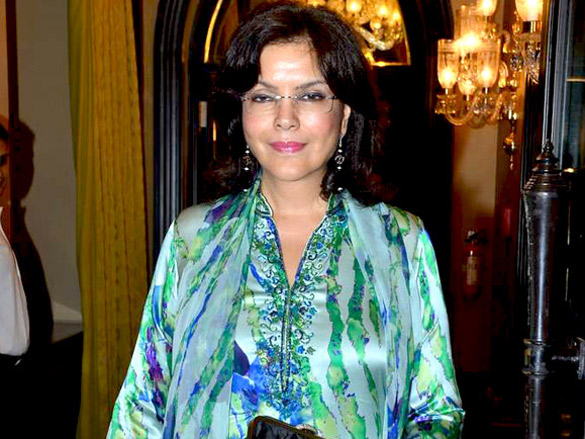 zeenat aman at product of the year award 8