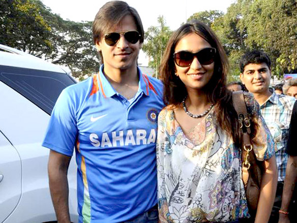 aamir preity suniel leave for mohali for india pak semi final 6