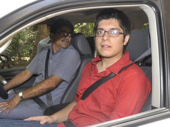 aamir khan leaves for india srilanka world cup finale 6