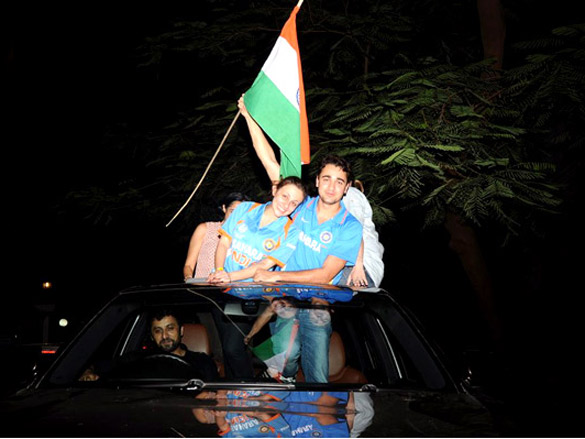 imran khan celebrates indian team world cup win 4
