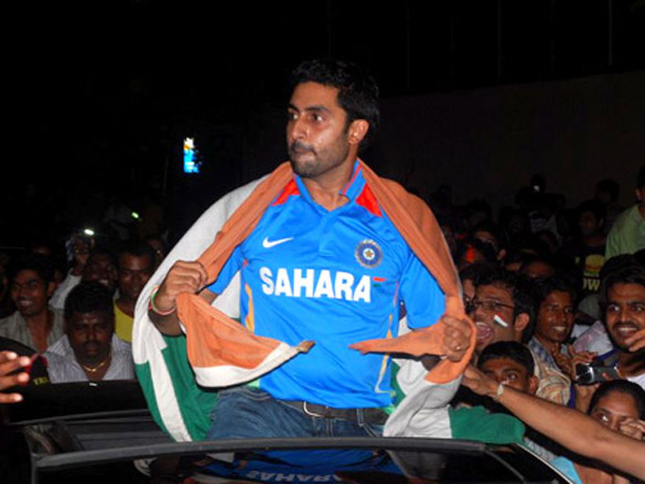 amitabh and abhishek bachchan celebrate indias victory 6