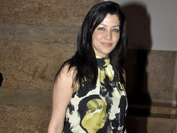 shilpa lara and neha dhupia grace anmol jewellers 25th anniversary bash 13