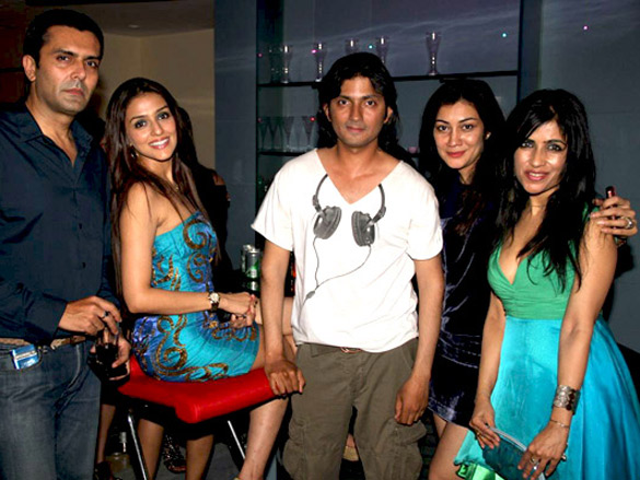 aarti chabria and anil sharma at asseem merchants birthday bash 2