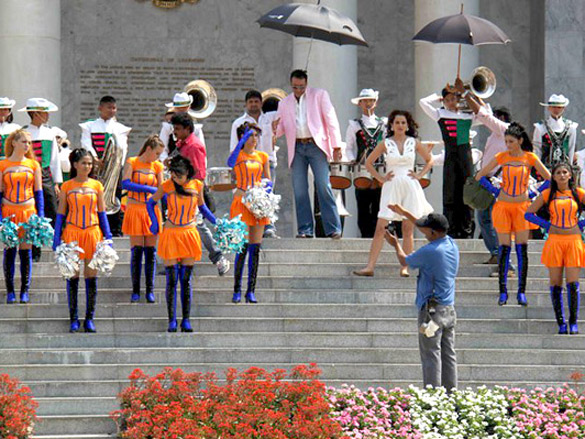 on the sets of rascals 10