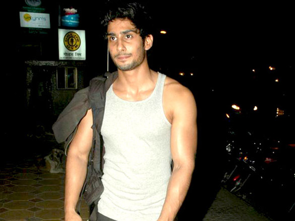 prateik babbar snapped getting out of golds gym 5
