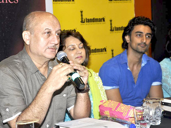 anupam kher kunal kapoor and mahie unveil broken melodies book 4