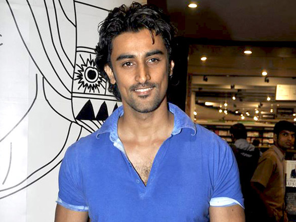 anupam kher kunal kapoor and mahie unveil broken melodies book 13