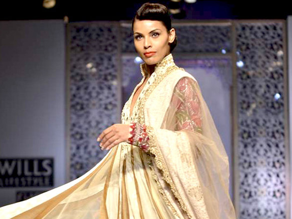 manish malhotras show at wills lifestyle india fashion week 2011 day 3 7