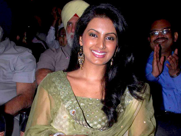 sunny mahie and geeta basra grace baisakhi celebrations 4