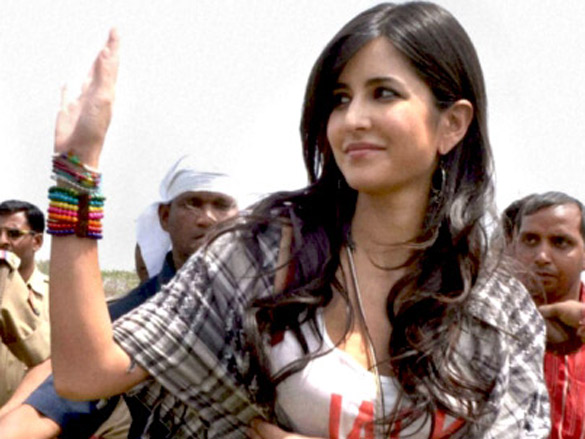on the sets of mere brother ki dulhan 12