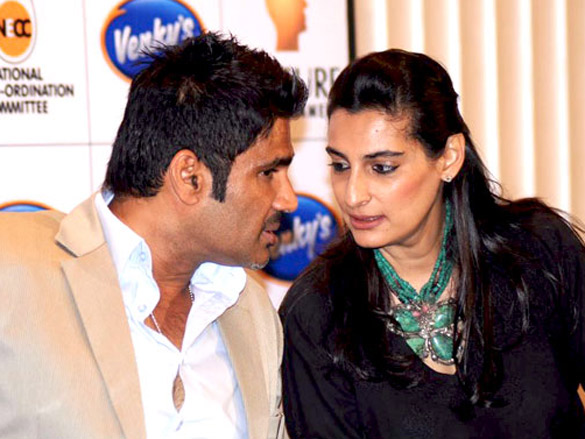 suniel and mana shetty at akons concert press conference 7