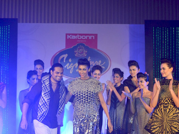 yuvraj singh and vindu grace signature after party 6