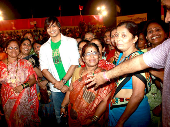 vivek oberoi and mahesh manjrekar at sachin ahirs bodybuilding championship 13