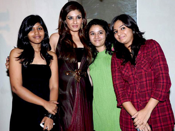 raveena and zarine khan at sonia gohils store launch 3
