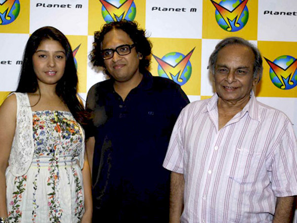 sunidhi chauhan promotes her enrique iglesias album 4