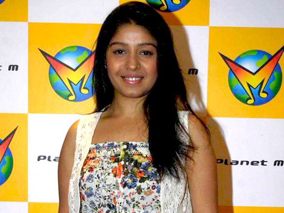 sunidhi chauhan promotes her enrique iglesias album 11