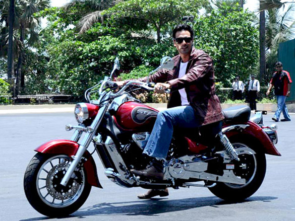 arjun rampal launches garware motors hyosung super bikes 10