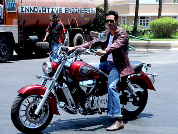 arjun rampal launches garware motors hyosung super bikes 13