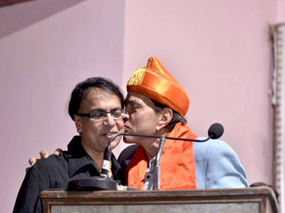 dharmendra launches ali peters book on his 60th birthday 6