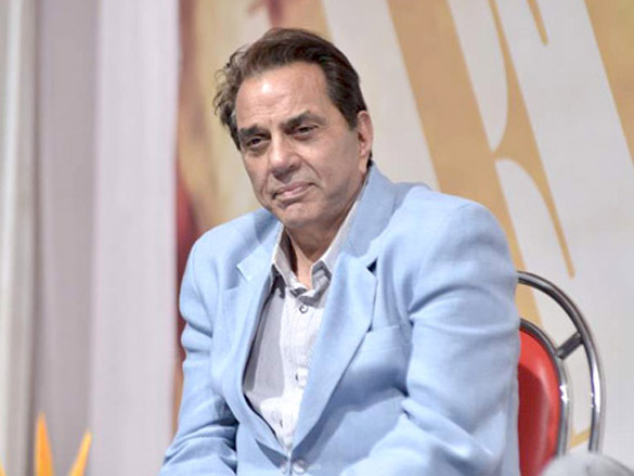 dharmendra launches ali peters book on his 60th birthday 7
