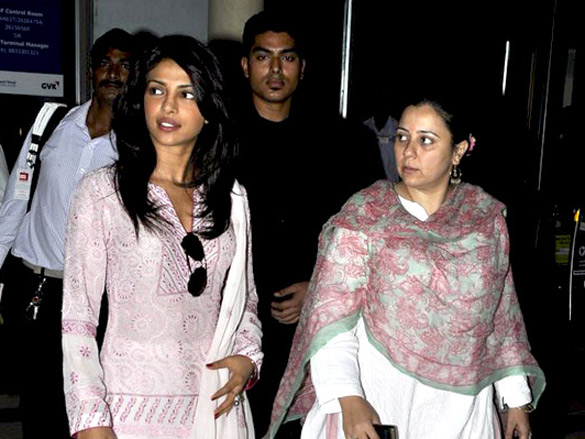 priyanka chopra returns from ajmer shariff 7