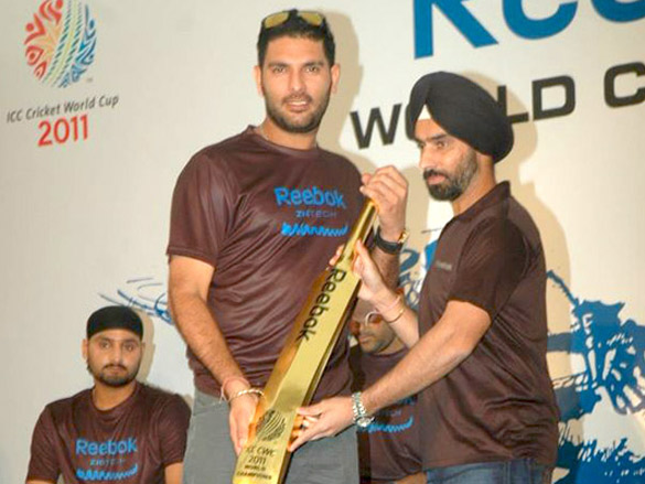 dhoni yuvraj harbhajan and pathan at reebok event 6
