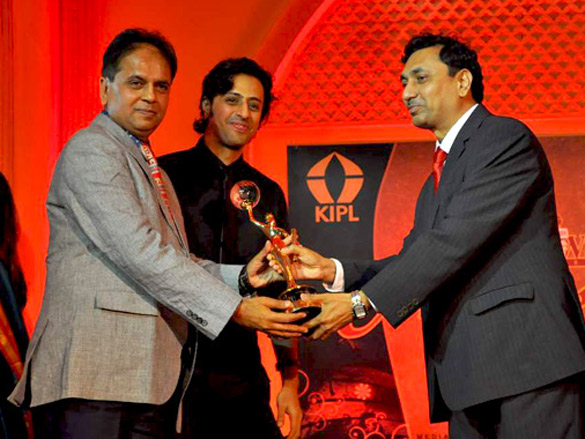 sonali kulkarni and seema biswas at achievers award 2011 4