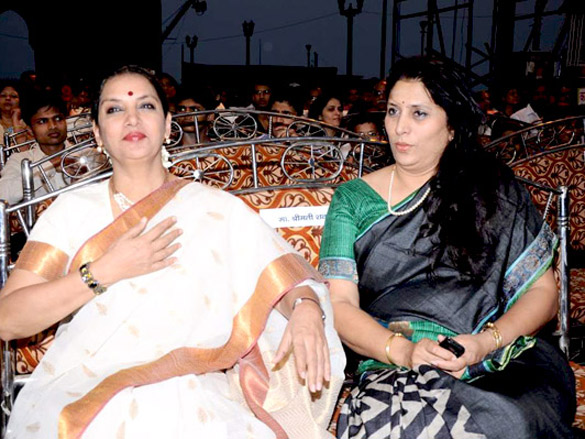 mugdha godse and shabana azmi at maharashtra day celebration 7
