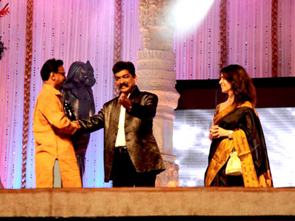 mugdha godse and shabana azmi at maharashtra day celebration 9