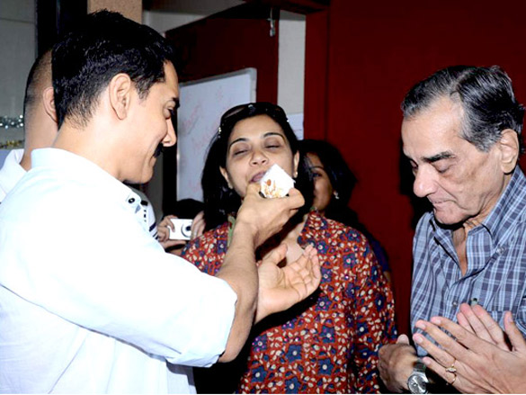 aamir khan visits jaago mumbai 90 8 community radio station 4