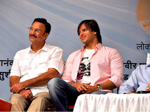 vivek oberoi with family at baba ramdevs spiritual meet 2