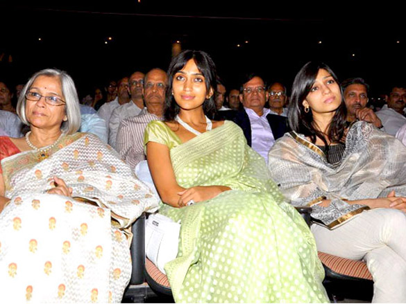vivek oberoi with family at baba ramdevs spiritual meet 5