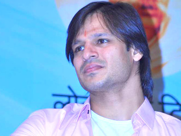 vivek oberoi with family at baba ramdevs spiritual meet 8