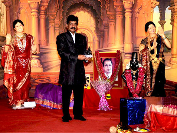 mugdha riteish and vidya malavade grace bal gandharva premiere 9