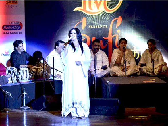 launch of richa sharmas album sai ki tasveer 4