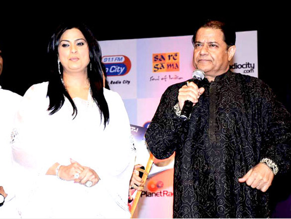 launch of richa sharmas album sai ki tasveer 9