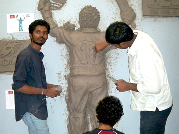 abhijeet unveils sachins clay statue 3
