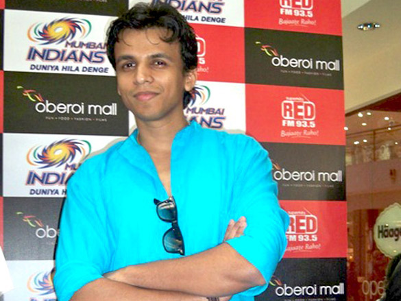 abhijeet unveils sachins clay statue 5
